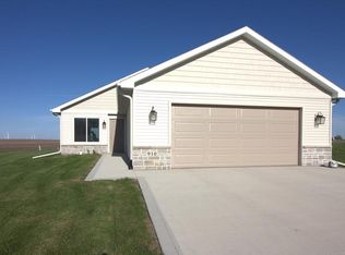 910 Sunrise Dr, Gowrie, IA 50543