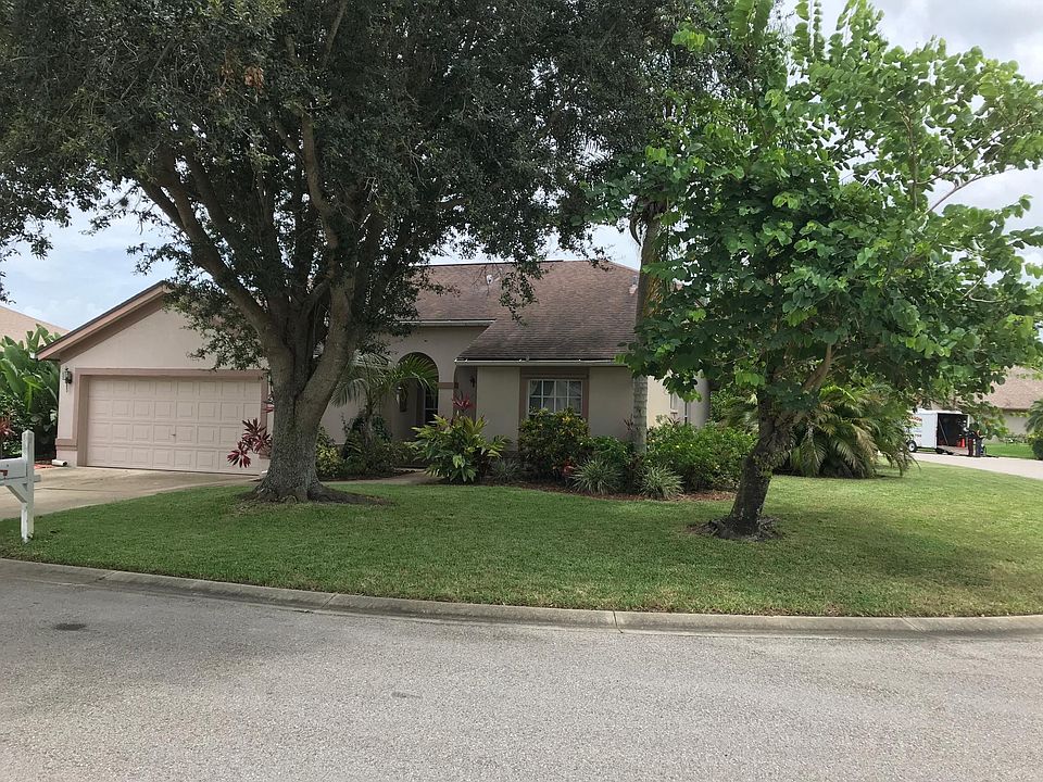 Front elevation large corner lot