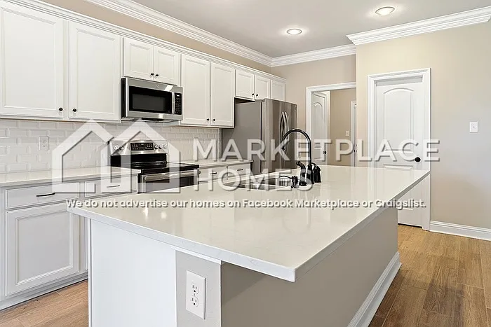 462 Lake Breeze Dr — Photo 9