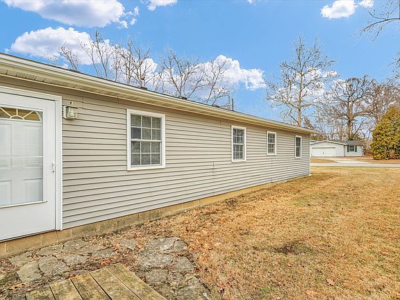 3rd image of 221 Augusta Dr