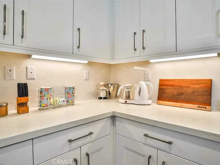 3318 Doheny Way — Photo 6