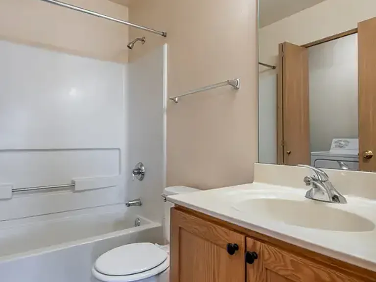 Arrowhead Apartments — Photo 9