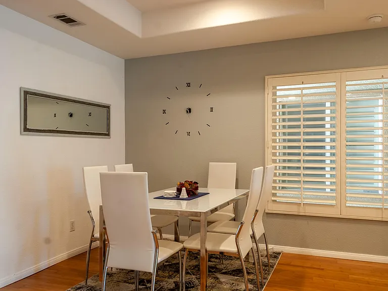 184 N Madison Ave — Photo 13