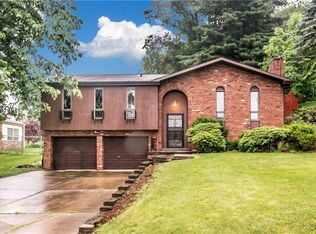 44 Norfolk Dr, Coraopolis, PA 15108