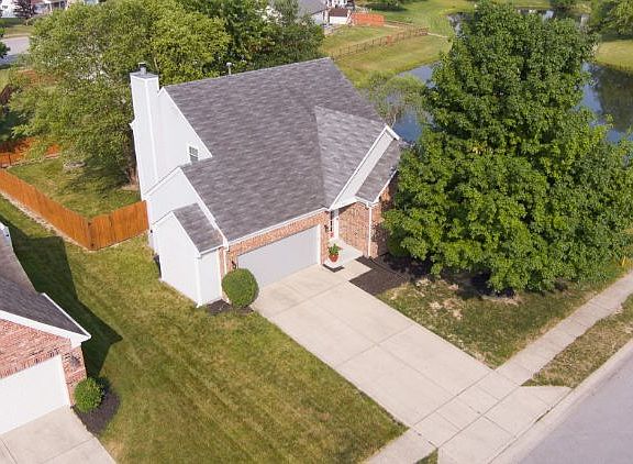 4th image of 409 Sugar Bush Ln N