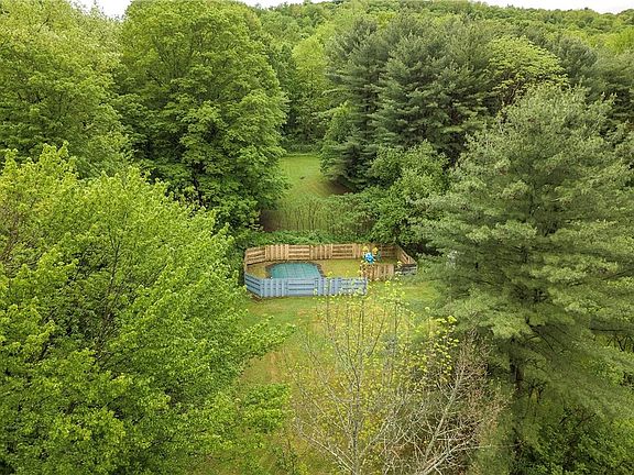 3rd image of 131-137 Lovers Leap Rd