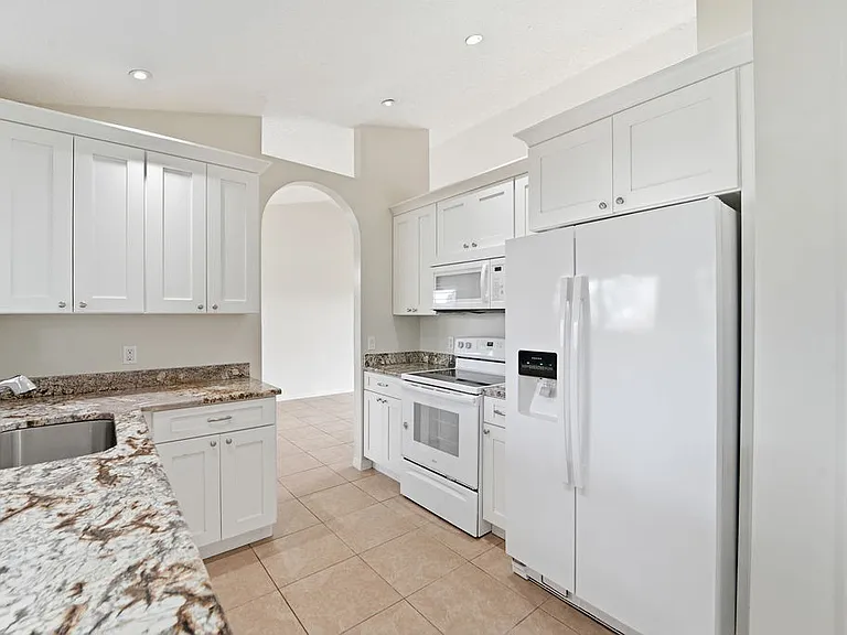 2366 SW Alminar St #1 — Photo 27