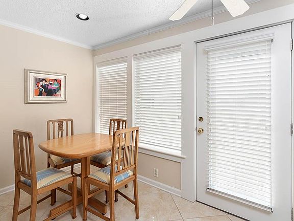 3rd image of 1315 Oak St APT 11