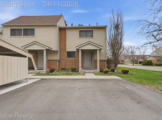 3895 Old Creek Rd W, Troy, MI 48084