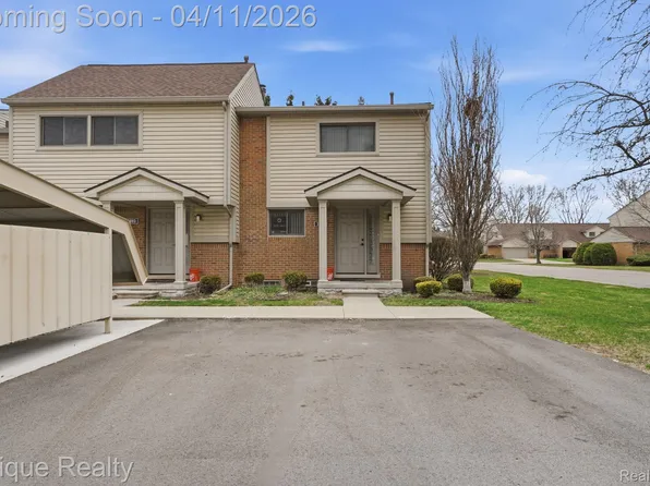 3895 Old Creek Rd W, Troy, MI 48084