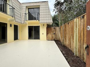 1700 Embassy Drive Apt 402, West Palm Beach, FL 33401
