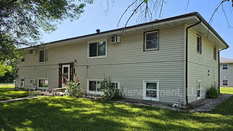 2 bed, 1.0 bath, $845 — Photo 1