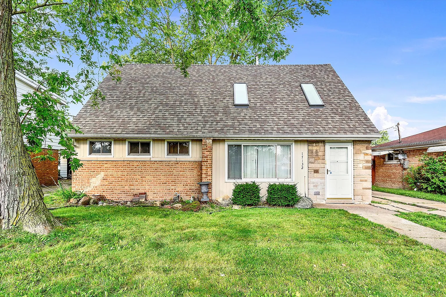 17132 Burnham Ave photo 1