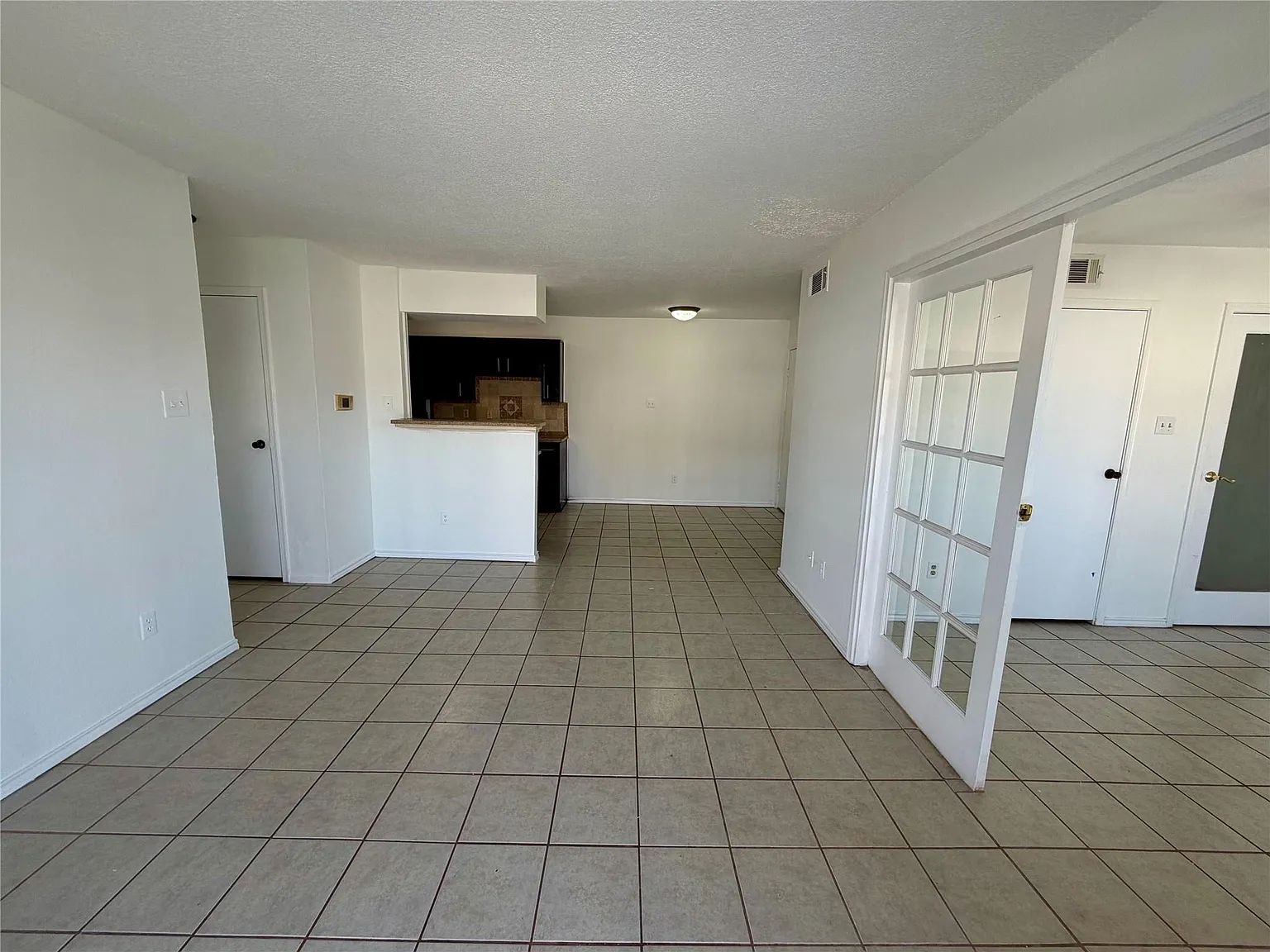 2 bed, 1.0 bath, 796 sqft, $1,250 — Photo 4
