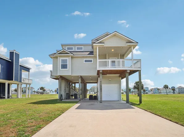 18423 Shaman Dr, Galveston, TX 77554
