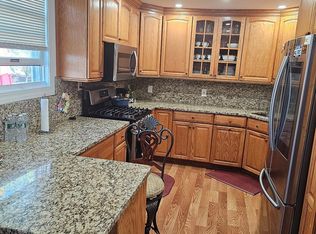 4 Parente Ln N, Island Park, NY 11558