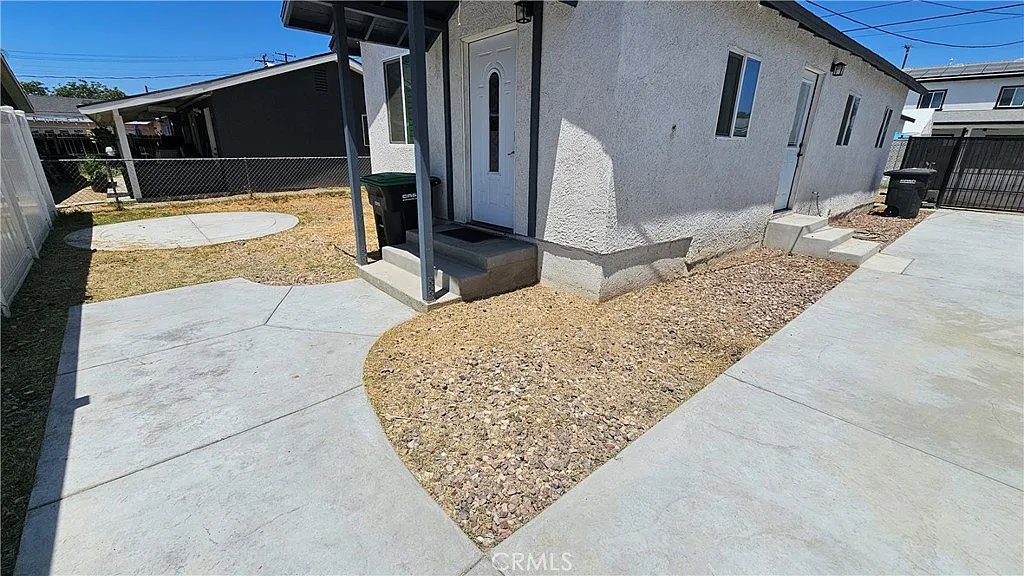 2 bed, 700 sqft, $2,295 — Photo 1