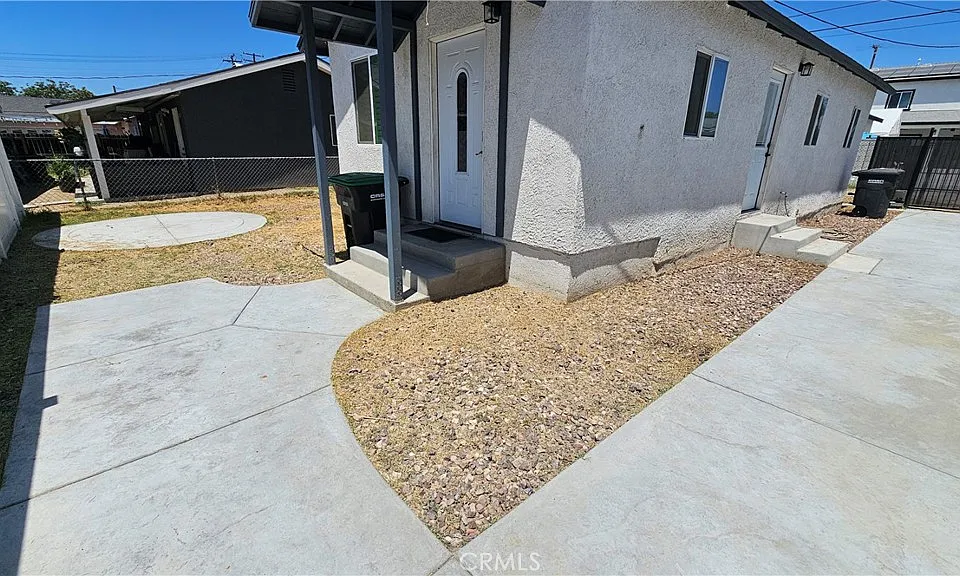265 1/2 E M St