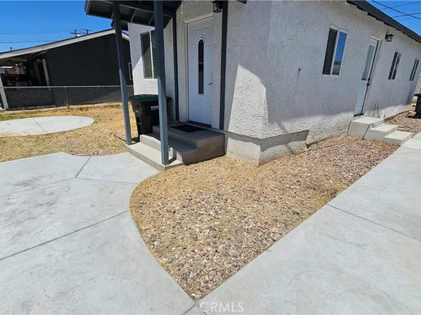 265 1/2 E M St, Colton, CA 92324