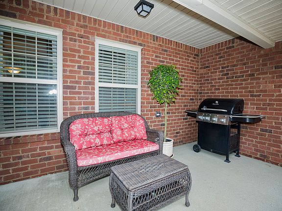 5th image of 488 River Crest Dr N