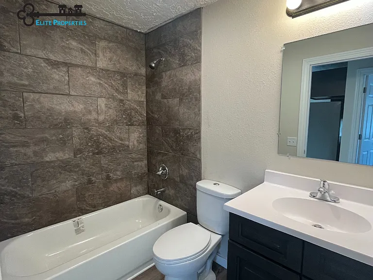 301 W Mount Vernon Blvd #8 — Photo 3