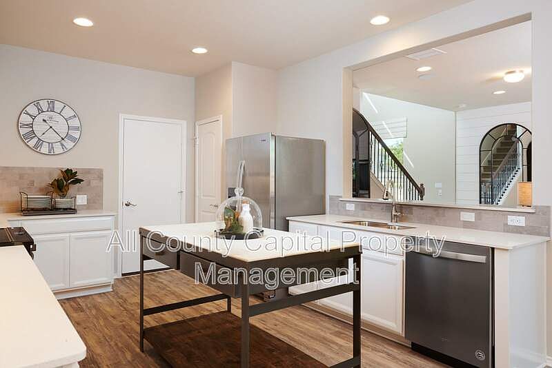 1st image of 217 Boxwood Dr