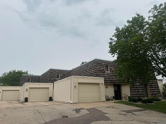 4th image of 2331 Indian Hills Dr
