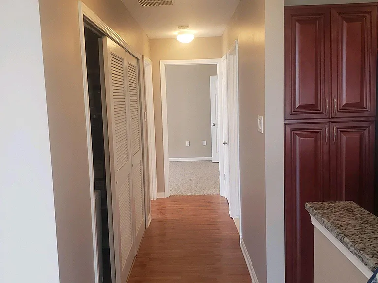 102 Middlebury Dr — Photo 10