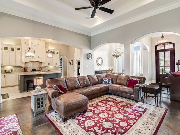 5th image of 404 Sabal Palms Row
