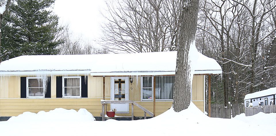 1st image of 32 Red Oak Ln