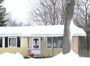32 Red Oak Ln, Ballston Spa, NY 12020