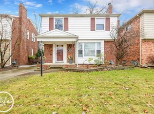 1989 Littlestone Rd, Grosse Pointe Woods, MI 48236