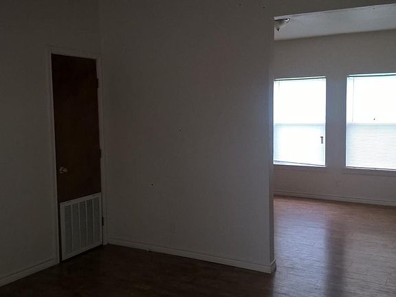 2nd image of 2622 Johanna St