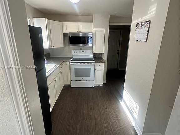 5th image of 1019 21st St #1013