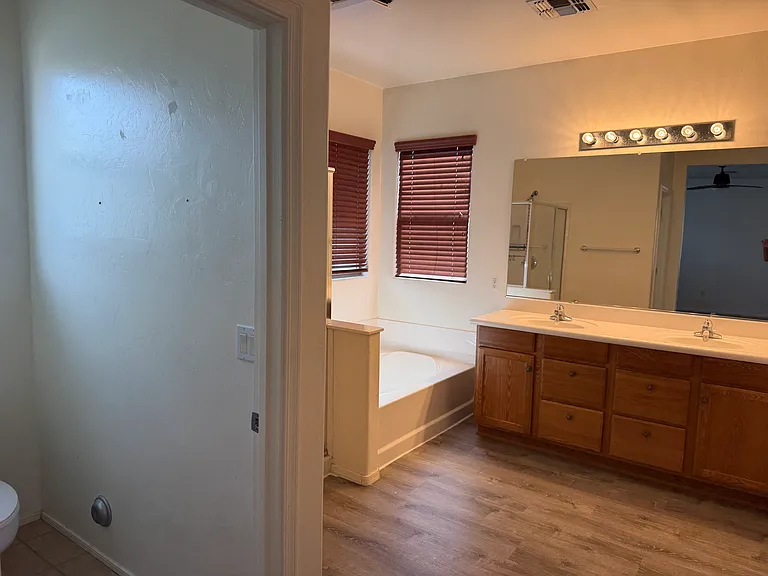 504 E Calle Escora — Photo 12