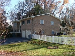 2nd image of 1024 E Oakland Dr