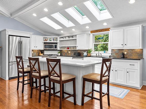 2nd image of 435 Forest DRIVE