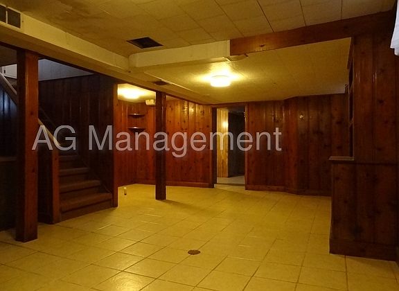3rd image of 1073 Riverbank St