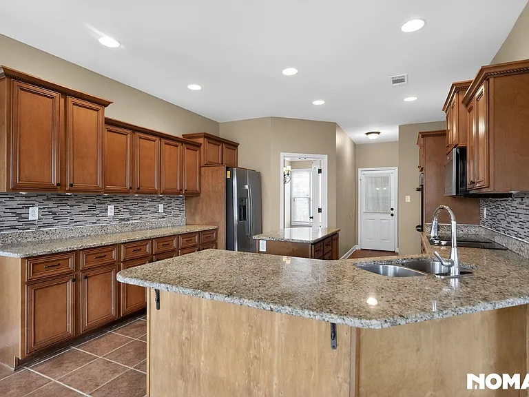 4886 Fox Springs Dr — Photo 4