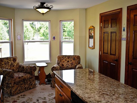 Nice kitchen with granite counter tops, Sitting area or breakfast nook