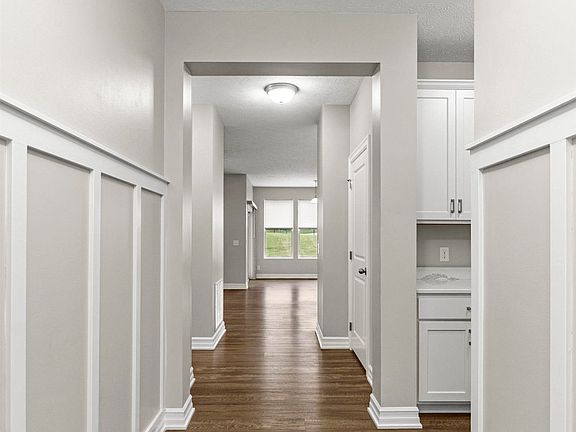 3rd image of 16091 Weber St