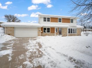 5037 Spruce Ct, Greendale, WI 53129