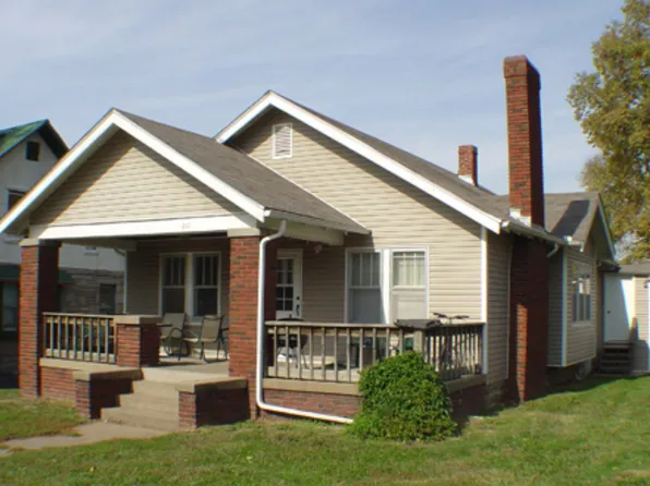 211 W South St, Warrensburg, MO 64093
