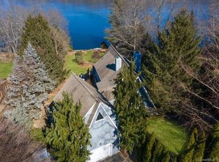 55 Taunton Lake Rd, Newtown, CT 06470