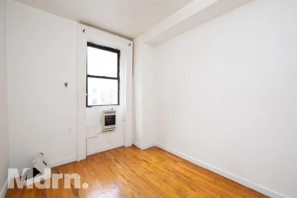 Rented by Mdrn Residential | media 10