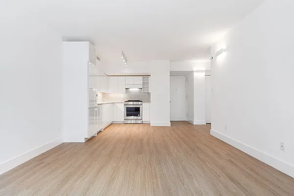 Rented by Greystar | media 13