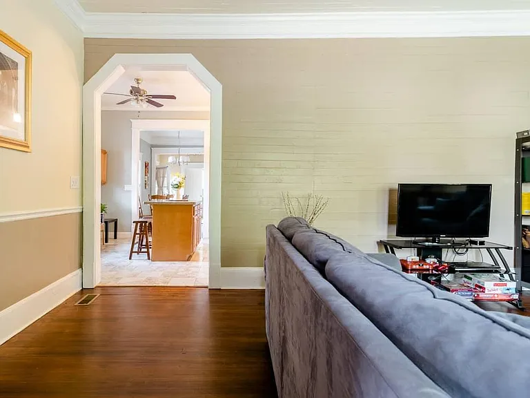 2726 N Roxboro St — Photo 8