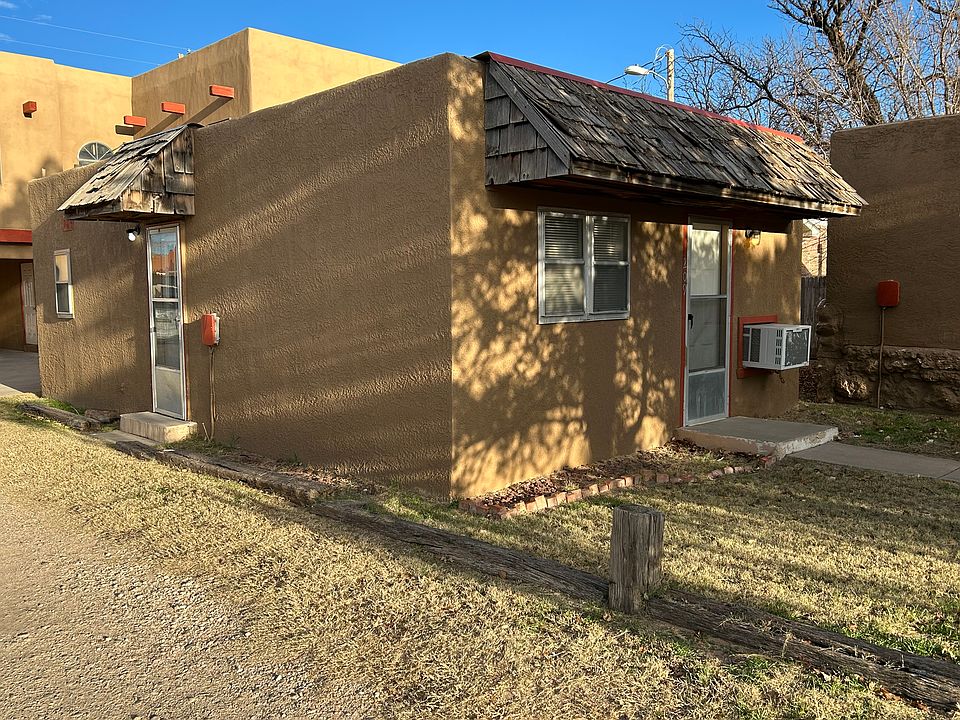1st image of 209 S Avenue E