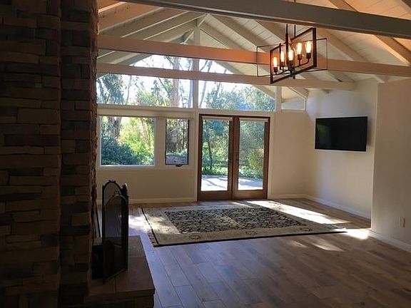 Living Room with fireplace