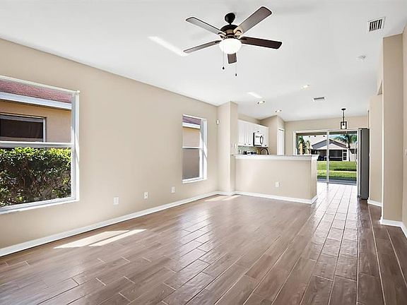 3rd image of 11419 Crestlake Village Dr